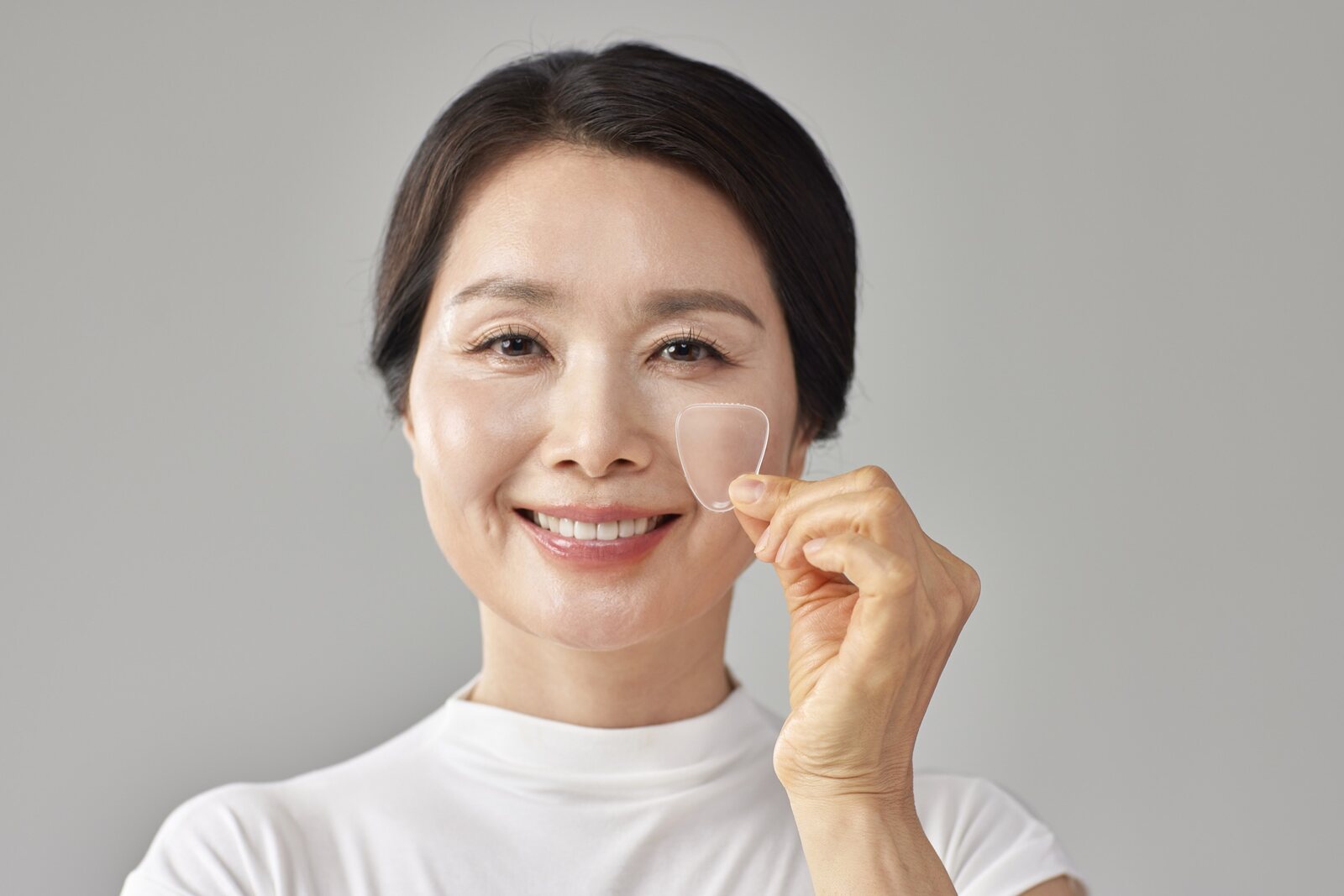 웃을 때의 조화까지 고려