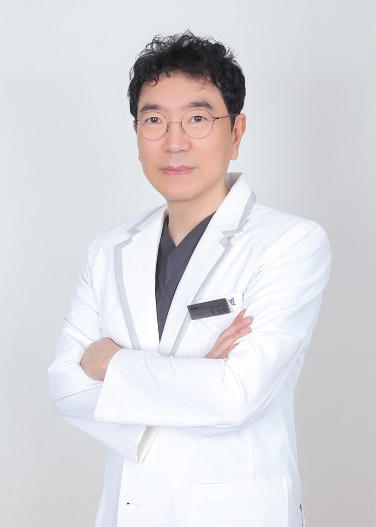 에센스치과 대표원장 홍성범